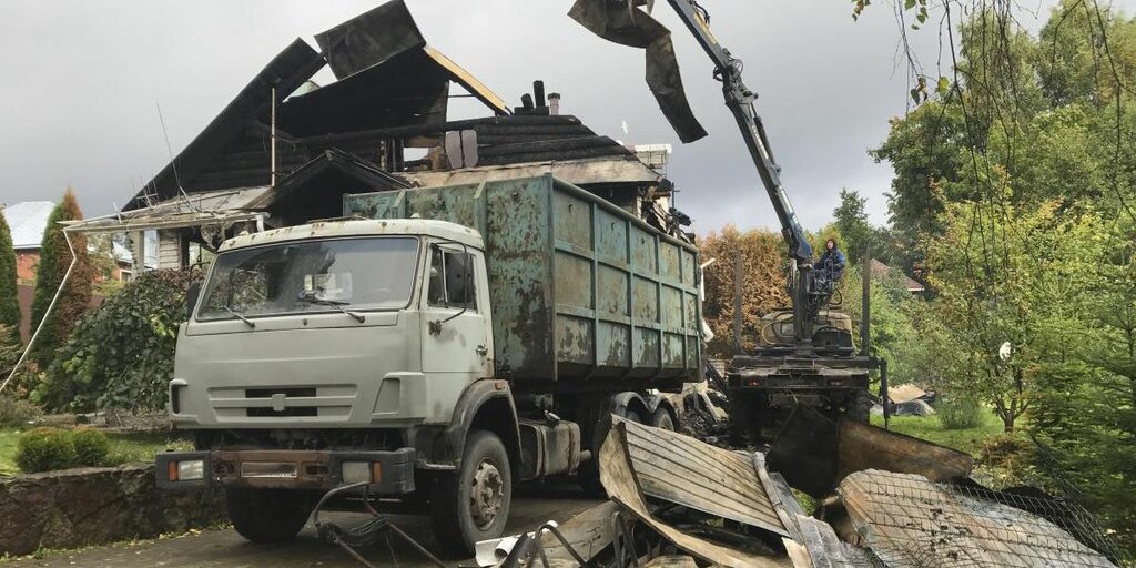 Вывоз мусора после пожара с утилизацией в Новокузнецке в октябре