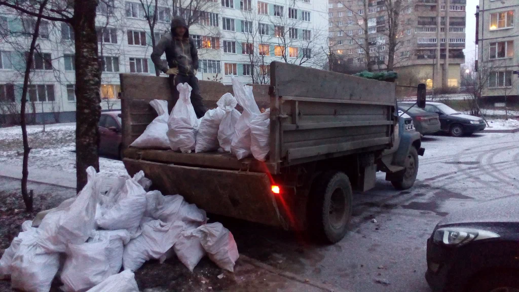 Вывоз мусора в мешках в Новокузнецке в октябре