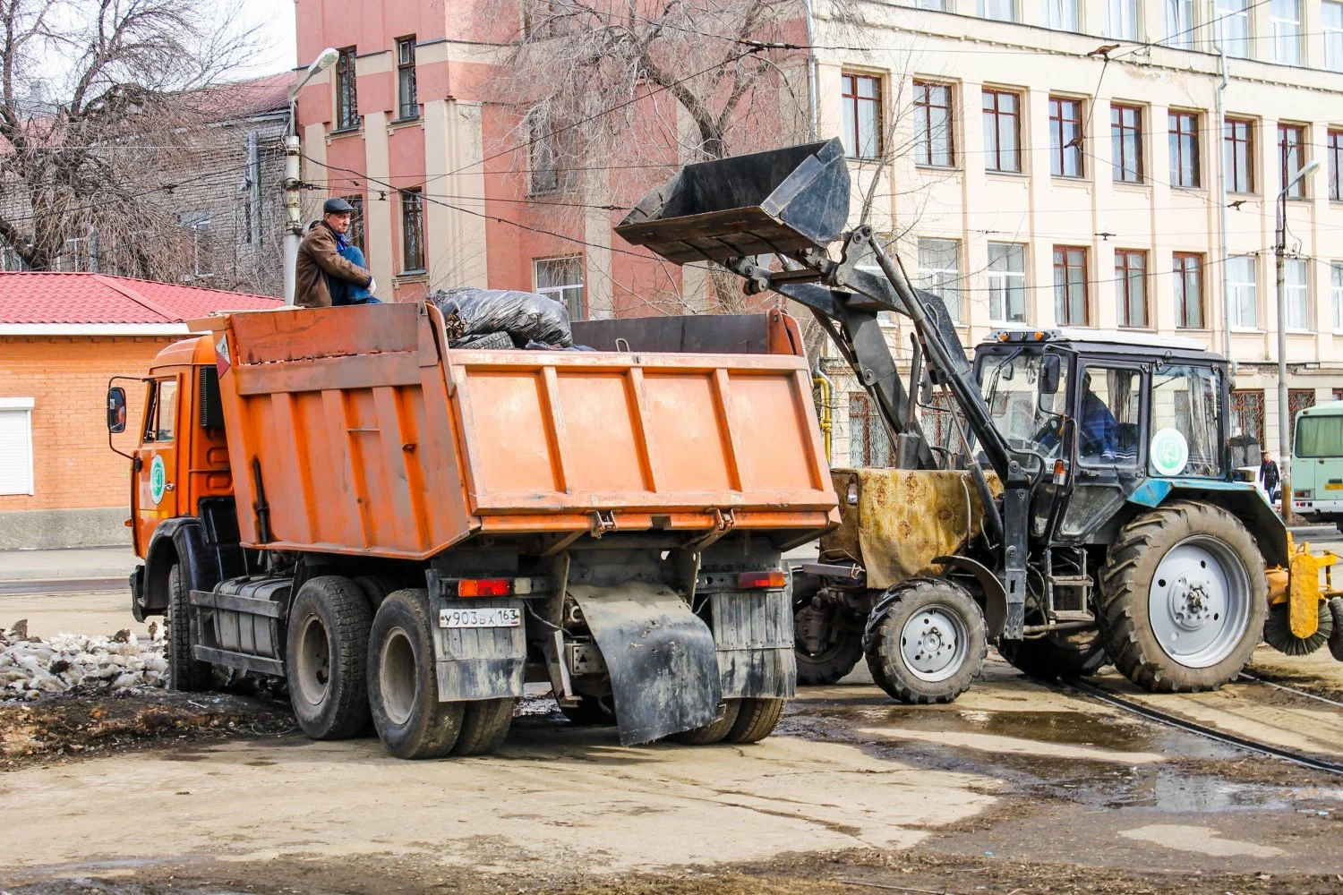 Вывоз мусора Камазом в Новокузнецке – аренда и заказ Камаза 10 тонн от 2414 руб. в ПроМусор