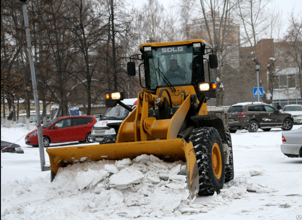 Аренда трактора для уборки снега в Новокузнецке от ПроМусор – цена от 1027 руб., быстро и недорого