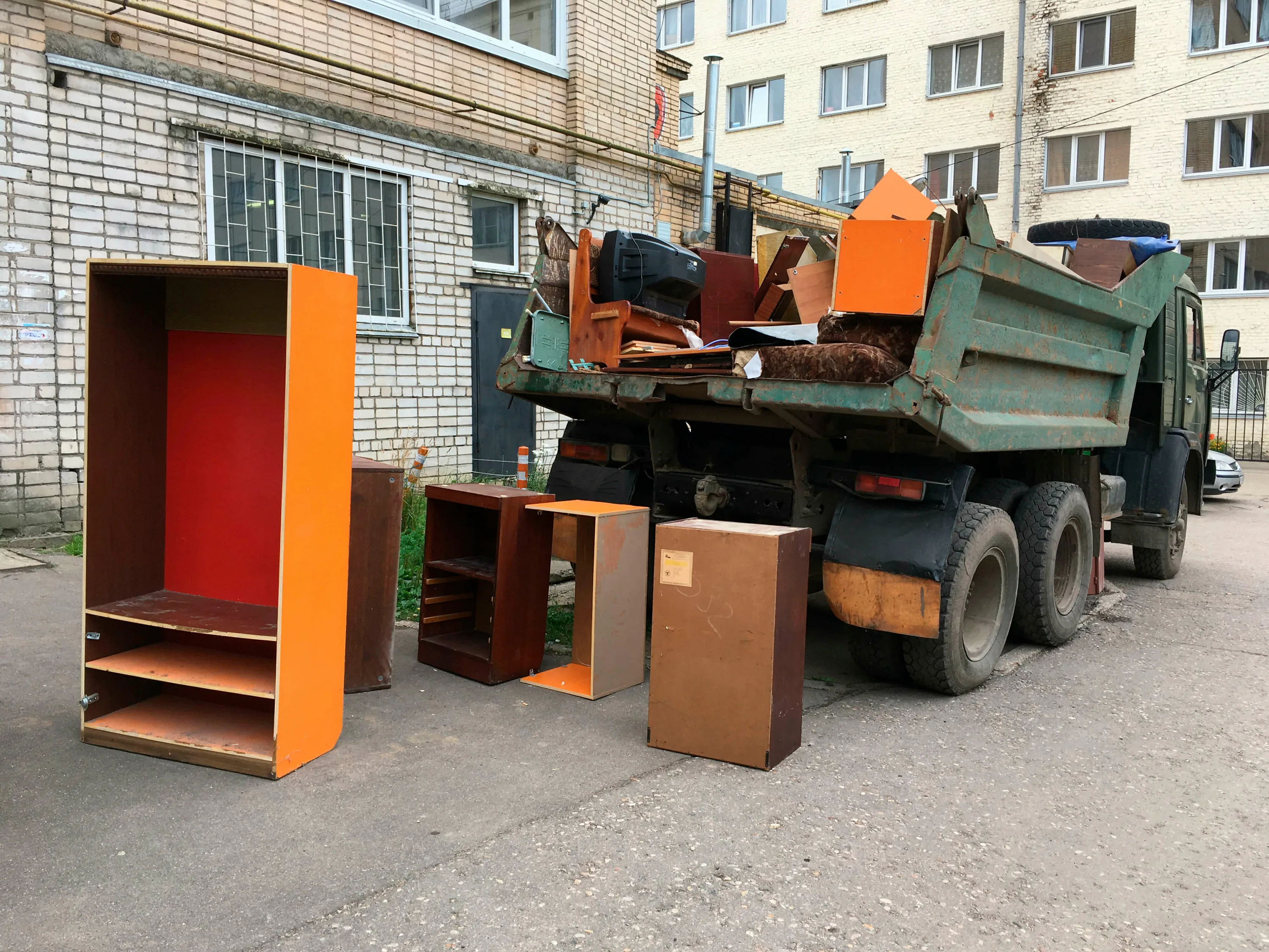 Утилизация старой мебели с вывозом и разбором в Новокузнецке в октябре