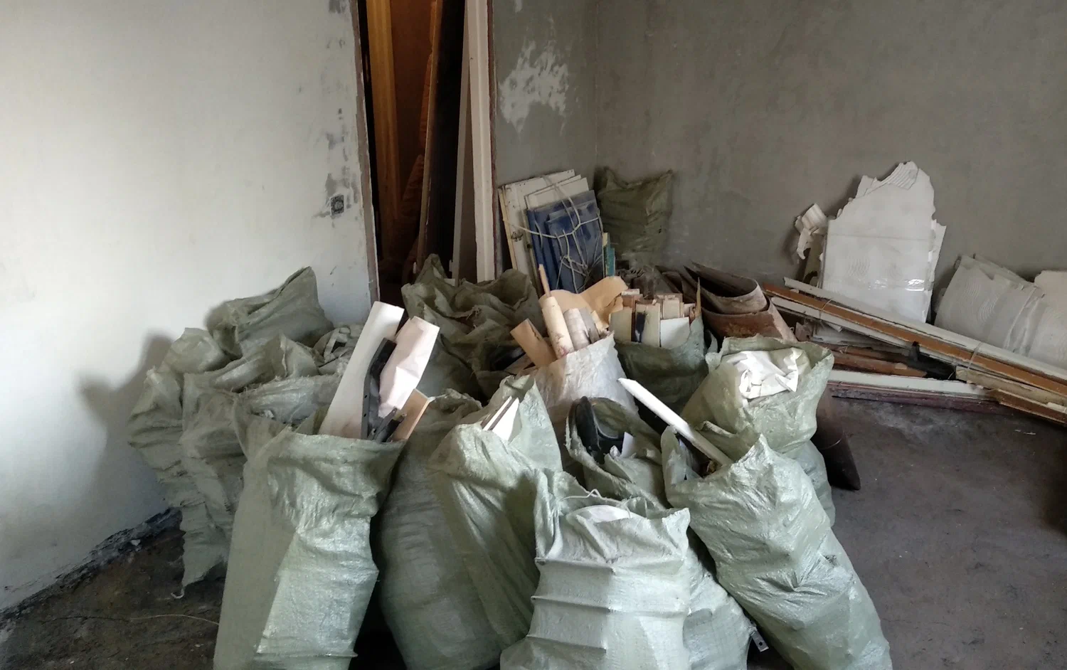 Уборка строительного мусора с вывозом и утилизацией в Новокузнецке в октябре