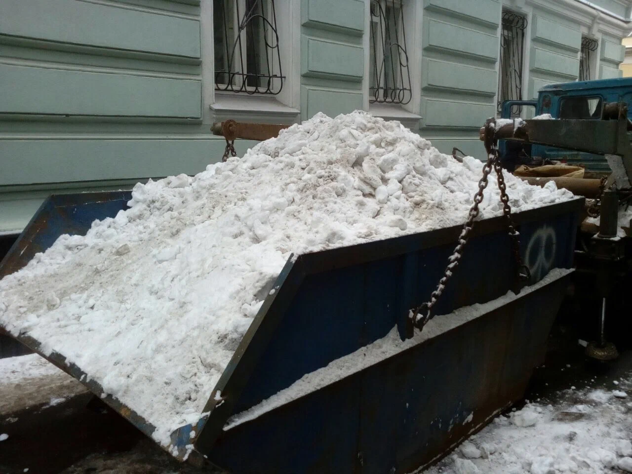 Вывоз снега контейнерами в Новокузнецке в октябре