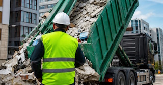 Вывоз строительного мусора в Новокузнецке: услуги лицензированной компании — ПроМусор